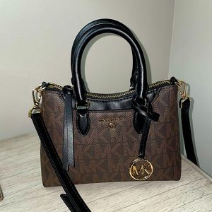 Micheal kors Austen small purse
